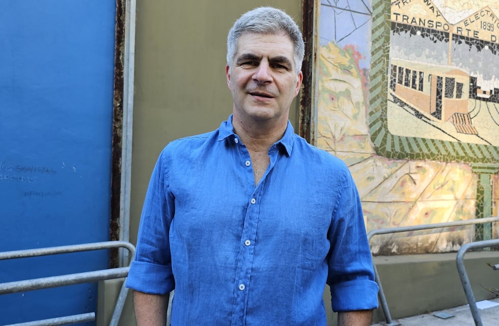 Quién es Leo Prestia: el exfutbolista que cambió su vida y triunfó como actor y director de teatro