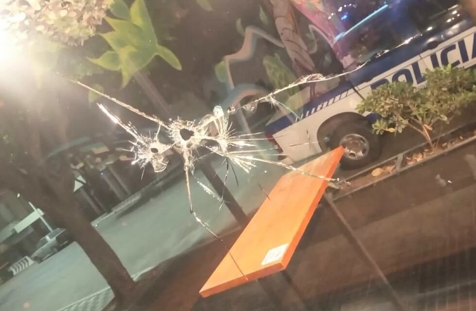 Violencia en Córdoba: encapuchados balean un restaurante en Oliva