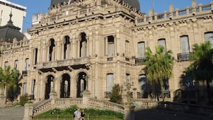 La jornada será optativa para el sector privado y no habrá clases ni atención en dependencias oficiales.