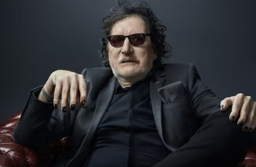 Charly García cumple 72 años: así fue el festejo de sus fans en la puerta de su casa