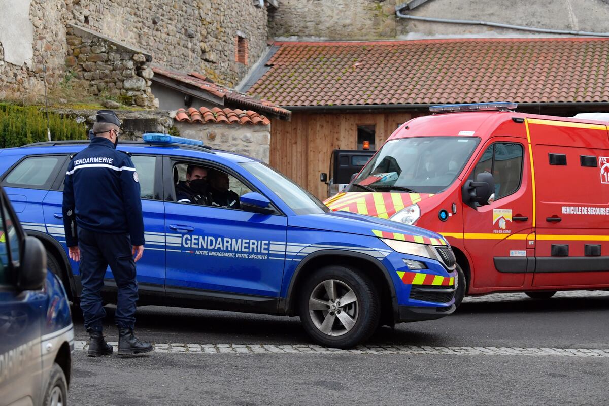Tres gendarmes fueron ejecutados en Saint Just, Francia, por un atacante que estaba agrediendo a su mujer. (EFE/EPA/Richard BRUNEL)