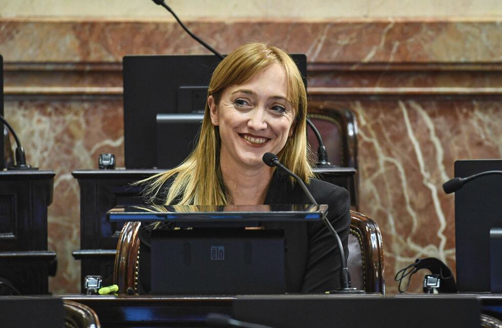 Anabel Fernández Sagasti asume como la primera mujer al frente del PJ mendocino