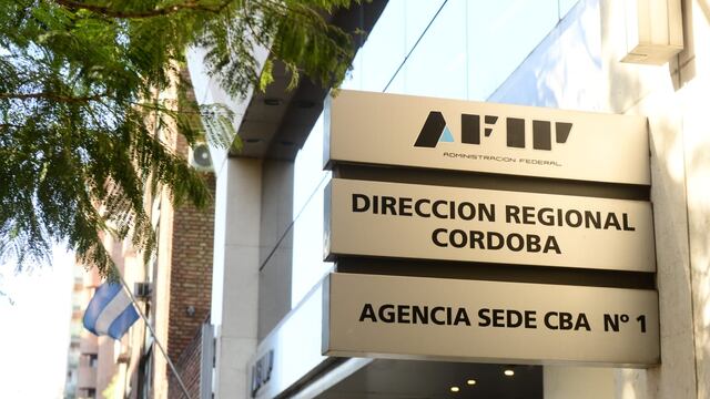 AFIP ya habilitó la devolución del 35% para el dólar ahorro y turista. Foto: La Voz / José Gabriel Hernández.