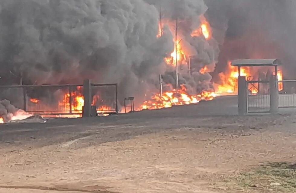 Se incendió fábrica de resina que pertenece a una multinacional ubicada en Candelaria