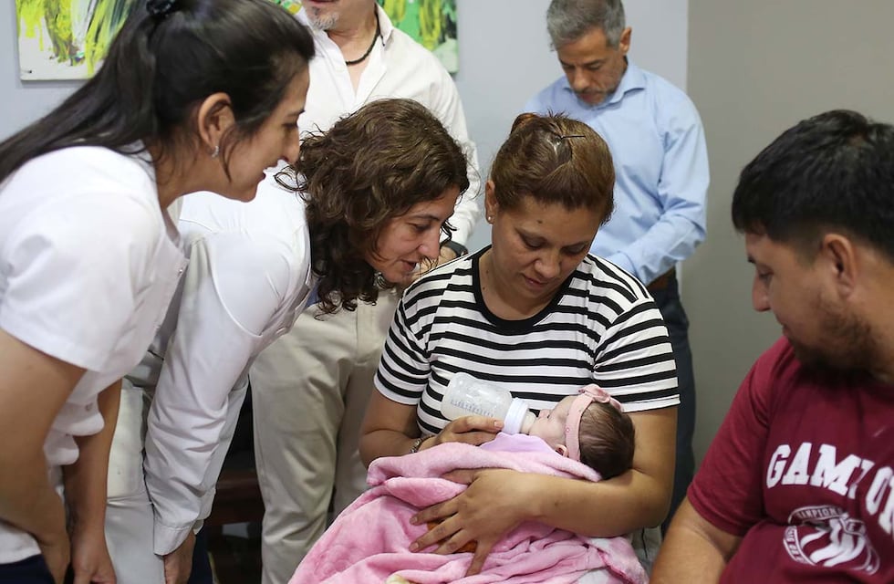 Con derivación aérea y cirugía cardiovascular salvan a una bebé prematura