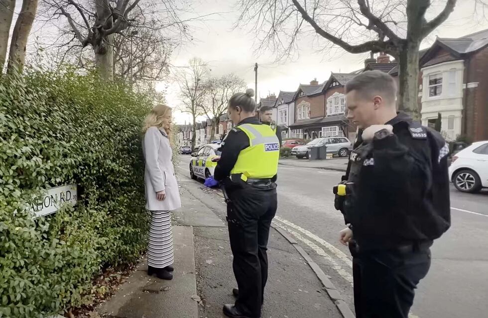 Arrestaron a una mujer que rezaba en voz baja frente a una clínica de abortos en Inglaterra
