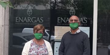 Los concejales de Bien Común Liliana García  y Raúl Rodríguez presentes en la audiencia pública de ENARGAS.