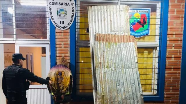 Fue detenido tras robar chapas de una escuela en Eldorado.