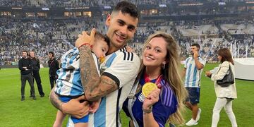 La pareja radicada en Londres compartió una emotiva secuencia con los primeros pases del menor.