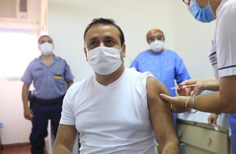 Misiones: el gobernador Oscar Herrera Ahuad se aplicó la vacuna contra el Coronavirus