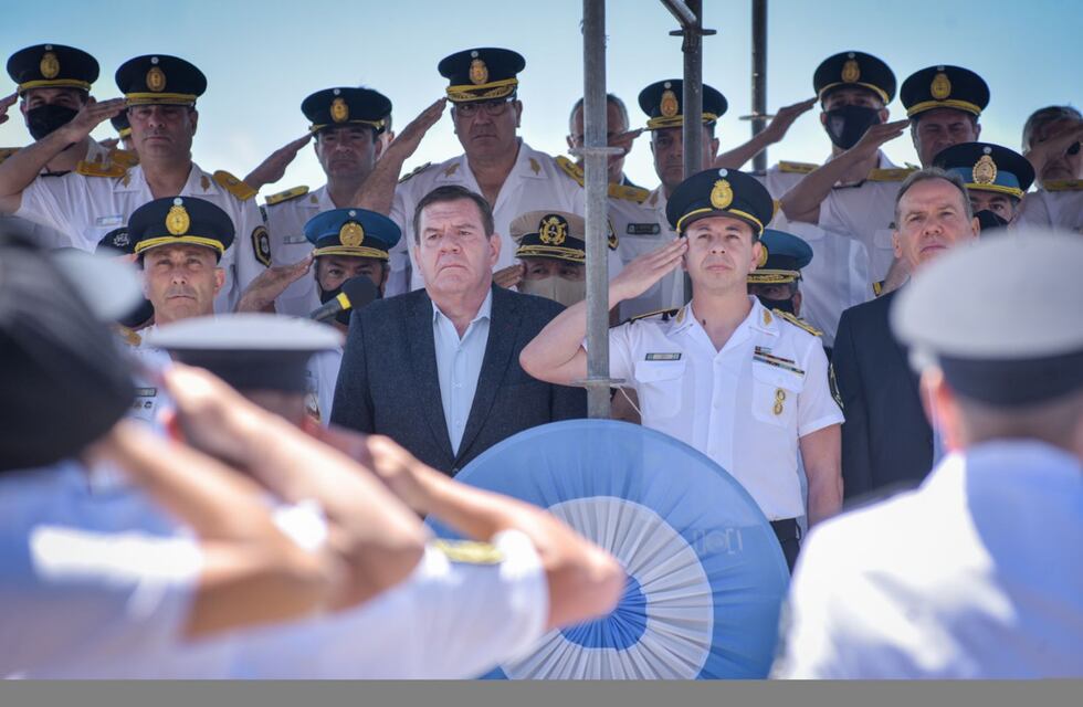 Montenegro participó del acto oficial por el bicentenario de la Policía de la Provincia