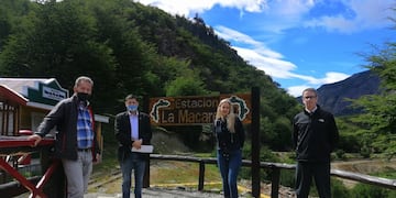 David Ferreyra y representantes de la Empresa Tranex S.A encargados del funcionamiento de la actividad turística.