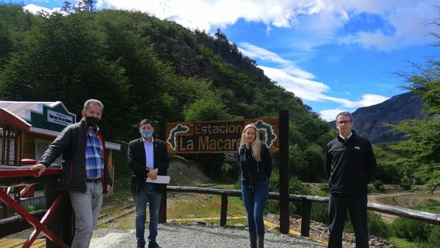 David Ferreyra y representantes de la Empresa Tranex S.A encargados del funcionamiento de la actividad turística.