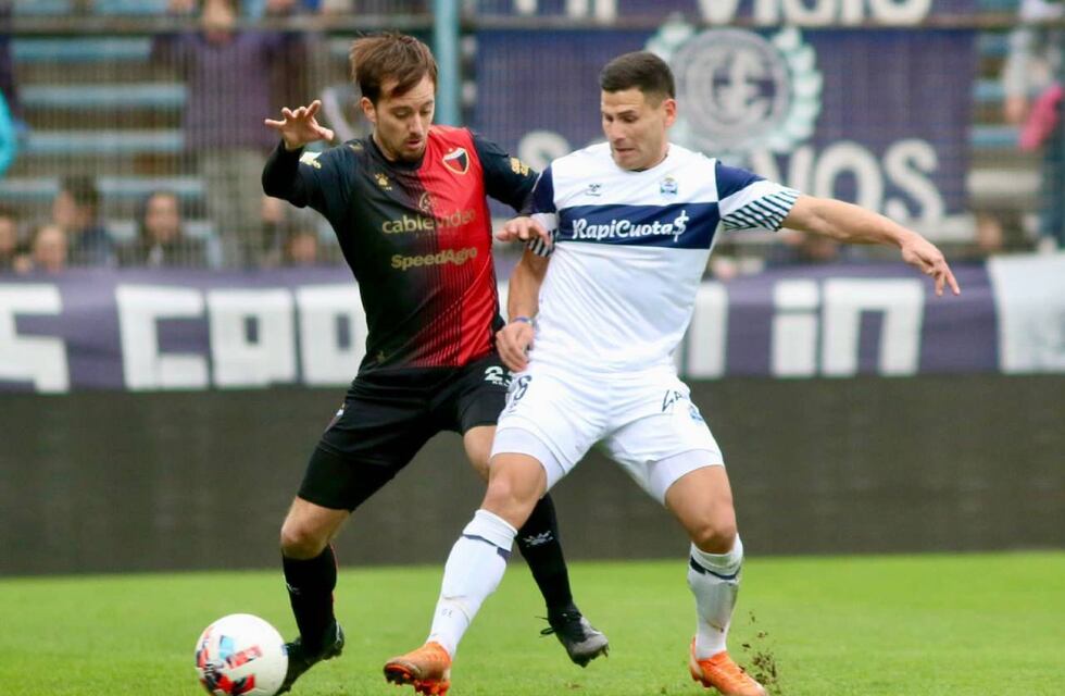 Colón empató con Gimnasia en medio de las críticas a la camiseta sabalera