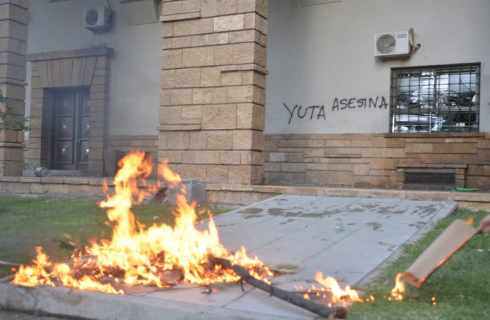 Incidentes en Tribunales durante la marcha por el femicidio de Florencia Romano