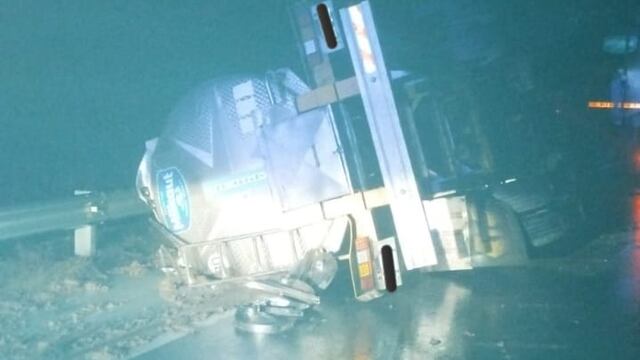 En La Francia se produjo el vuelco de un tanque cisterna refrigerado