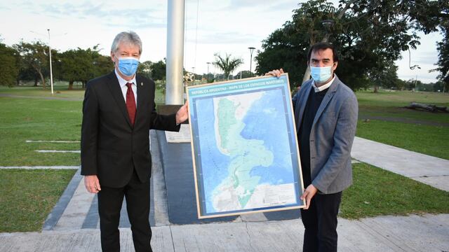 “Debe permanecer nuestro compromiso permanente desde el Estado para continuar luchando por mantener vivos nuestros derechos sobre Malvinas y no claudicar hasta que la bandera argentina vuelva a flamear en las islas” dijo Sager.