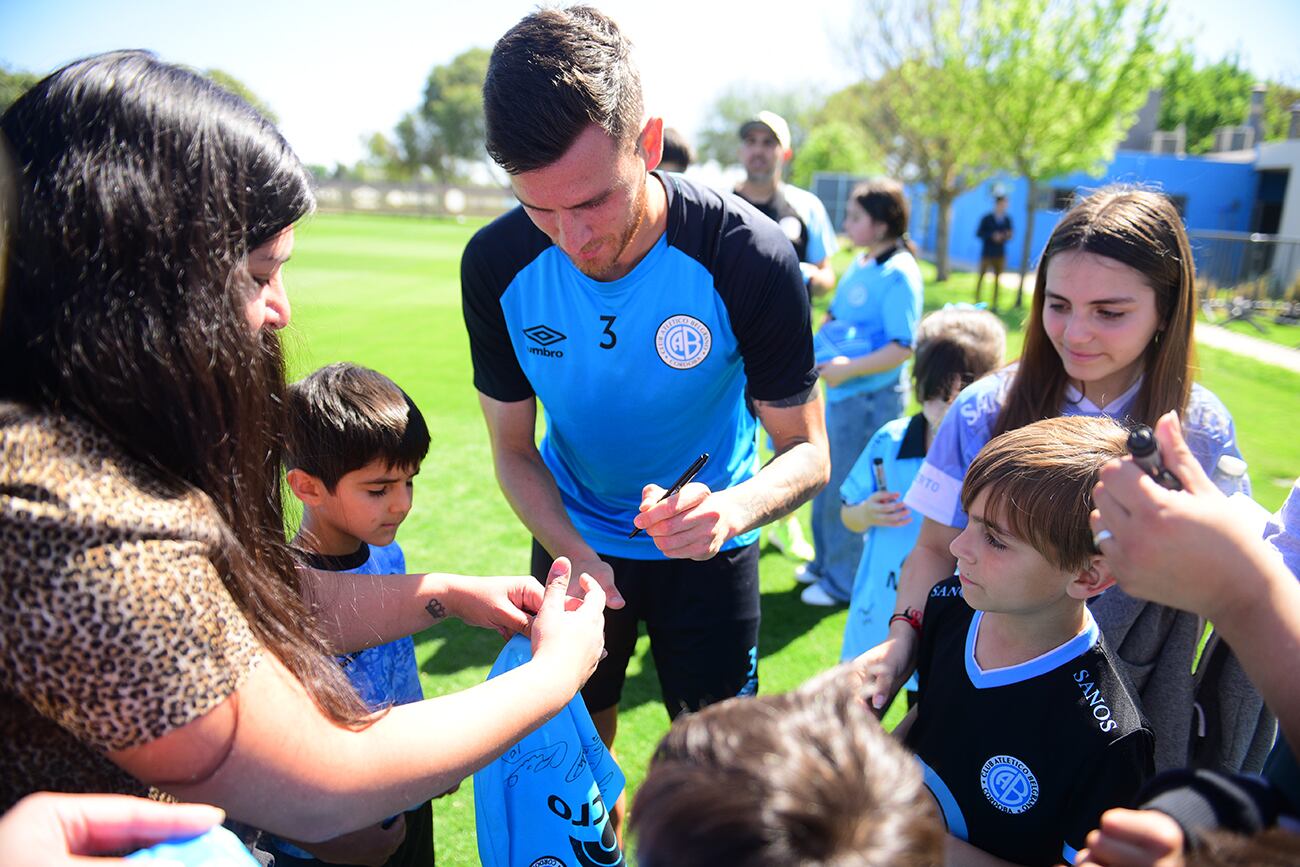 Entrenamiento de fútbol de Belgrano en el Predio de Villa Esquiú. (José Gabriel Hernández / La Voz)