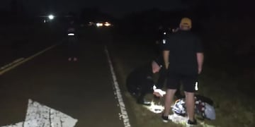 San Antonio: mujer pierde la vida tras colisión entre una camioneta y una motocicleta.