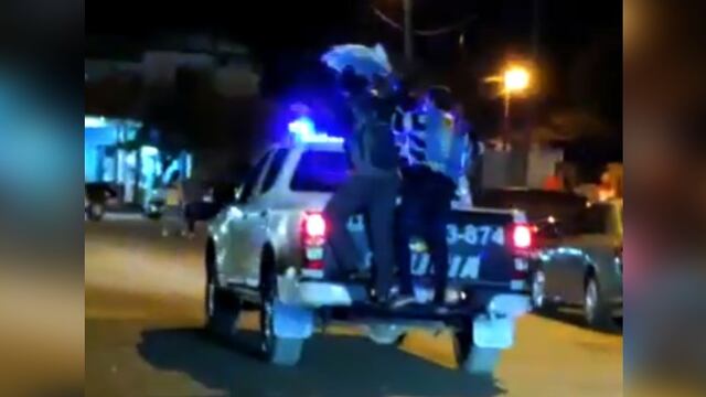 Jardín América: investigación por imágenes donde puede verse a hinchas festejar arriba de un móvil policial.