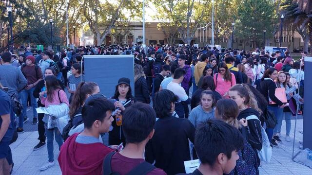 Cientos de jóvenes participaron de la Oferta educativa 2022.