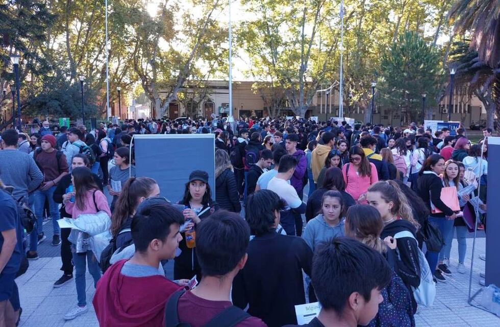 Cientos de jóvenes transitaron por la Oferta Educativa