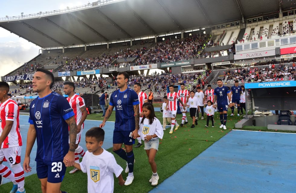 Fiestón en el Kempes: así fue el recibimiento para Instituto y Talleres en el clásico