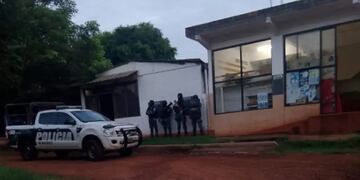 Detienen a dos hombres en una causa por robo de motocicleta en Puerto Iguazú.