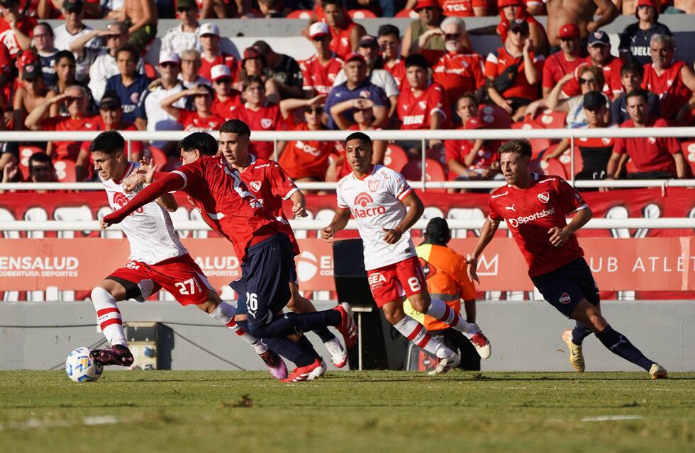 El enojo de los jugadores de Instituto cuando la quisieron picar para el 3-0 de Independiente