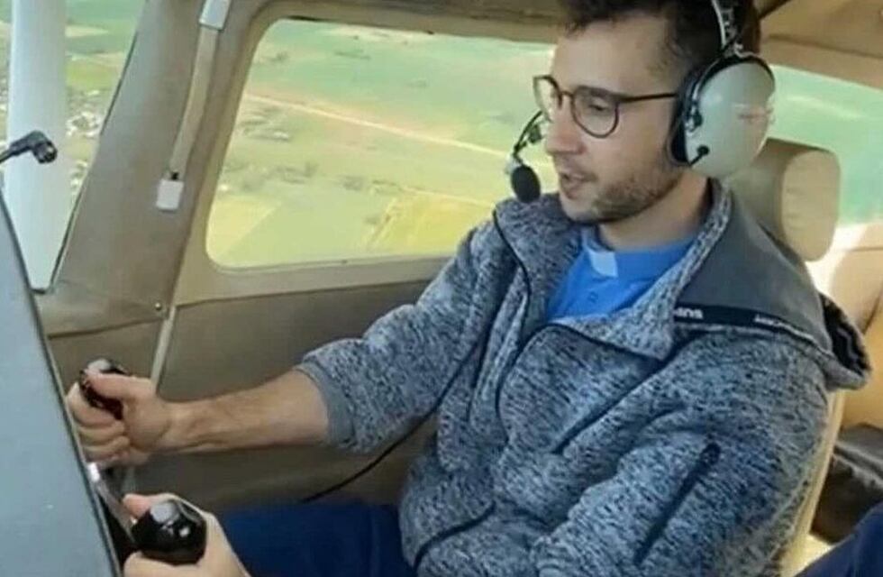 Padre Jorge: el cura de Tik Tok que pilotea aviones