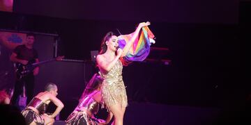 La artista pop deslumbró y sus fanáticos la ovacionaron.