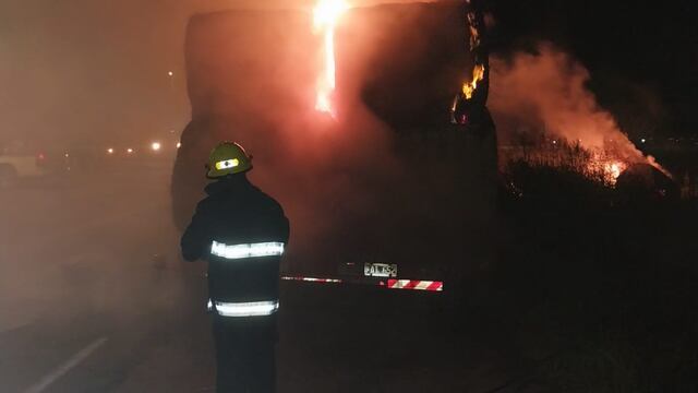 Un camión ardió en el interior de la provincia de Córdoba.