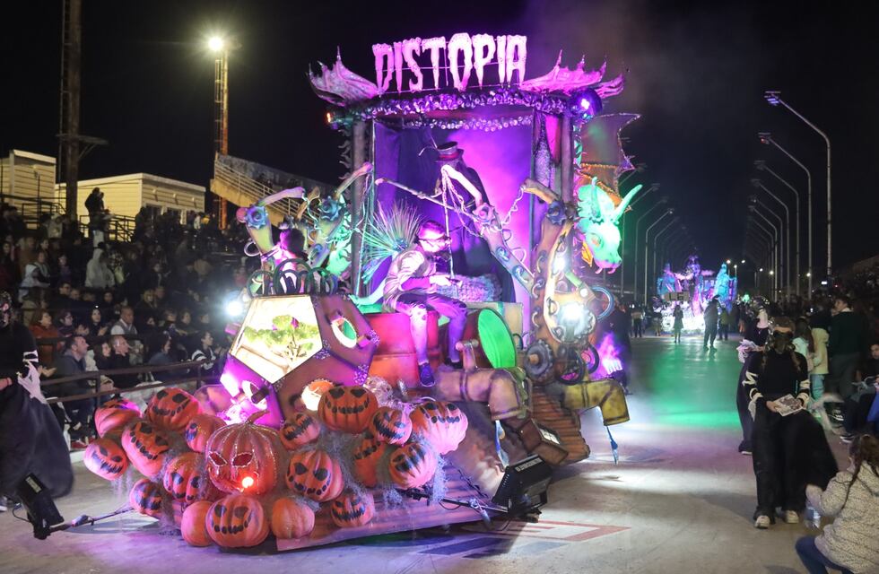 Se realizó una nueva edición del Desfile Nacional de Carrozas estudiantiles