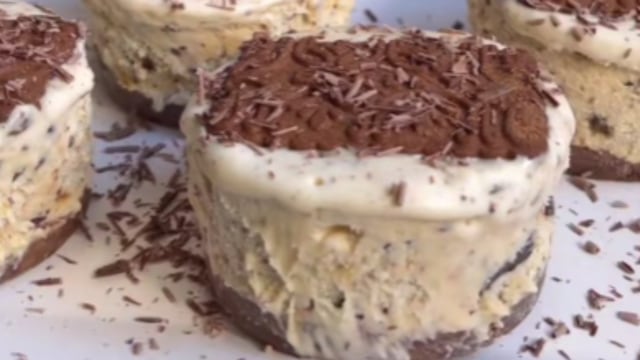 Cómo hacer bocaditos helados de Chocolinas y dulce de leche.