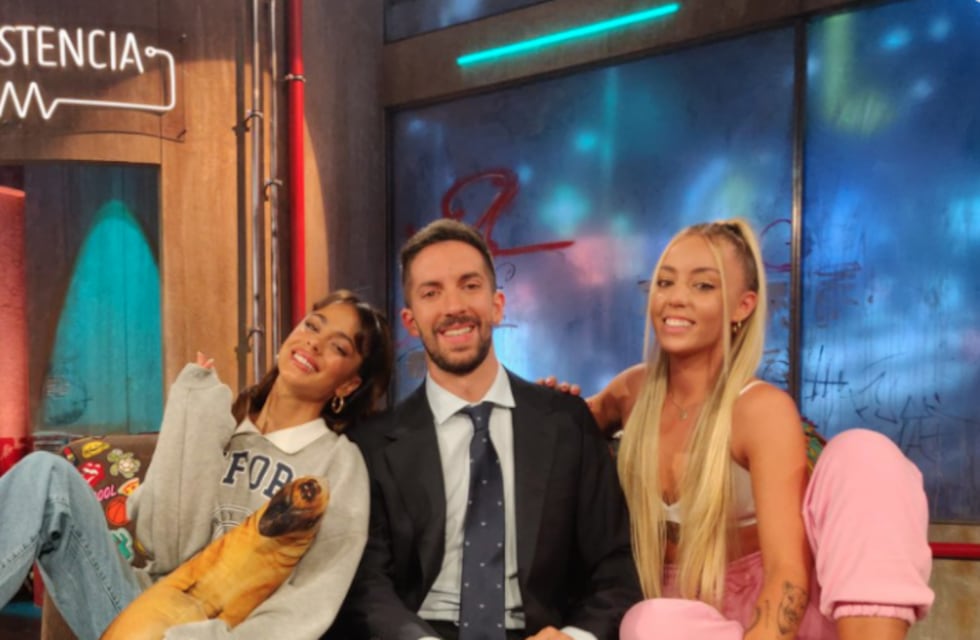 Tini Stoessel se tatuó en vivo y recibió el triple platino en España por su canción junto a María Becerra