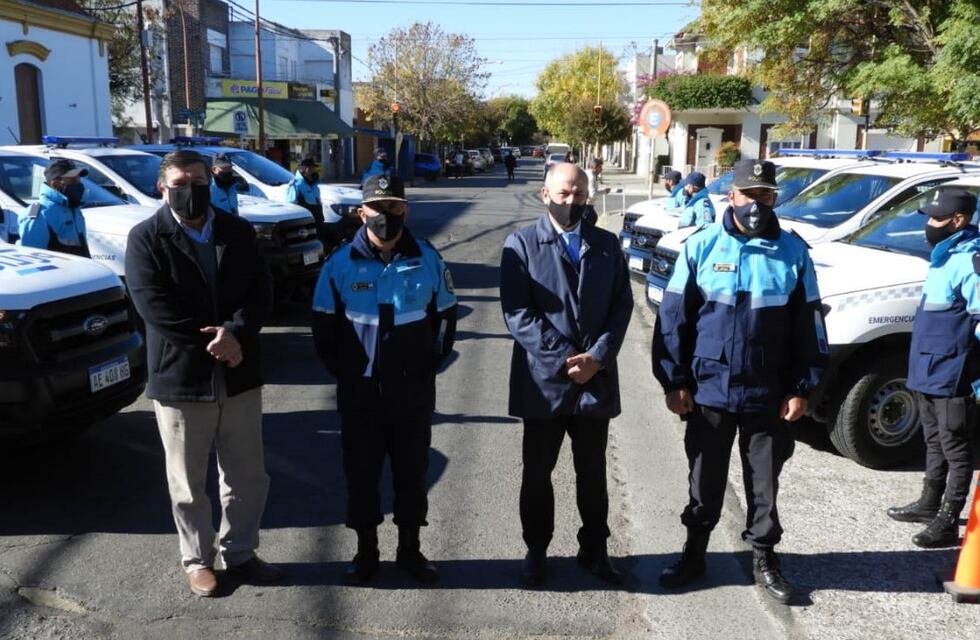 Presentaron 8 móviles policiales para Coronel Rosales