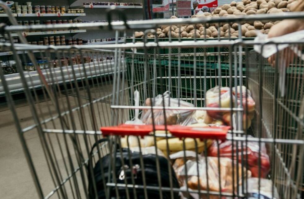 Vacaciones de verano: un influencer comparó los precios de un supermercado en Brasil con los de Argentina y enloqueció por la diferencia
