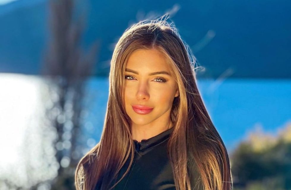Romina Malaspina apostó a un “total black” con un catsuit que dejó mucha piel al descubierto
