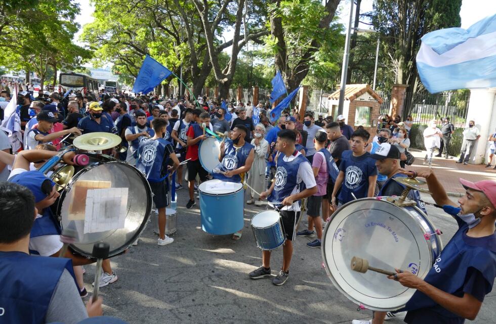 Tensión en la Quinta de Olivos: militantes K y sindicalistas se cruzaron con manifestantes