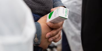 El primer lote de aceite de cannabis de grado farmacéutico CBD 10 producido en la provincia de Jujuy ya está en manos de pacientes que lo necesitan.