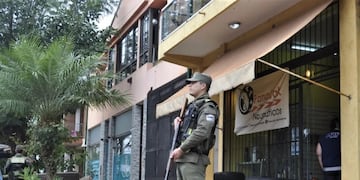 Allanaron una gomería en Oberá por presunto contrabando de neumáticos.