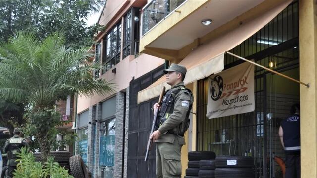 Allanaron una gomería en Oberá por presunto contrabando de neumáticos.