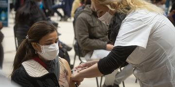 Vacunación en Mendoza (Foto: Ignacio Blanco / Los Andes)