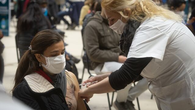 Vacunación en Mendoza (Foto: Ignacio Blanco / Los Andes)