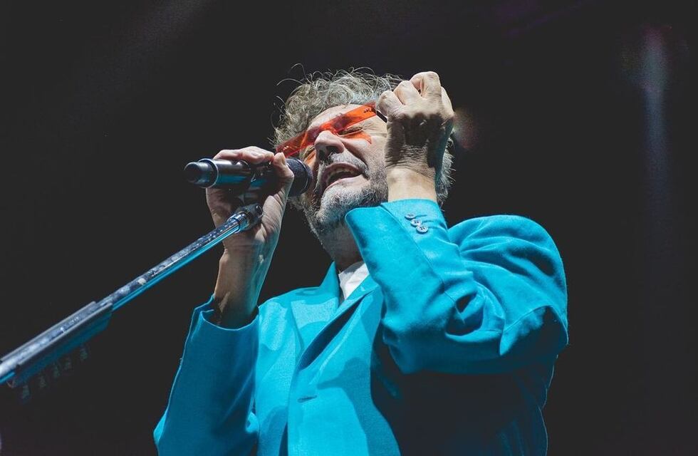 Fito Páez recibió un abrazo virtual de Lionel Messi en pleno recital