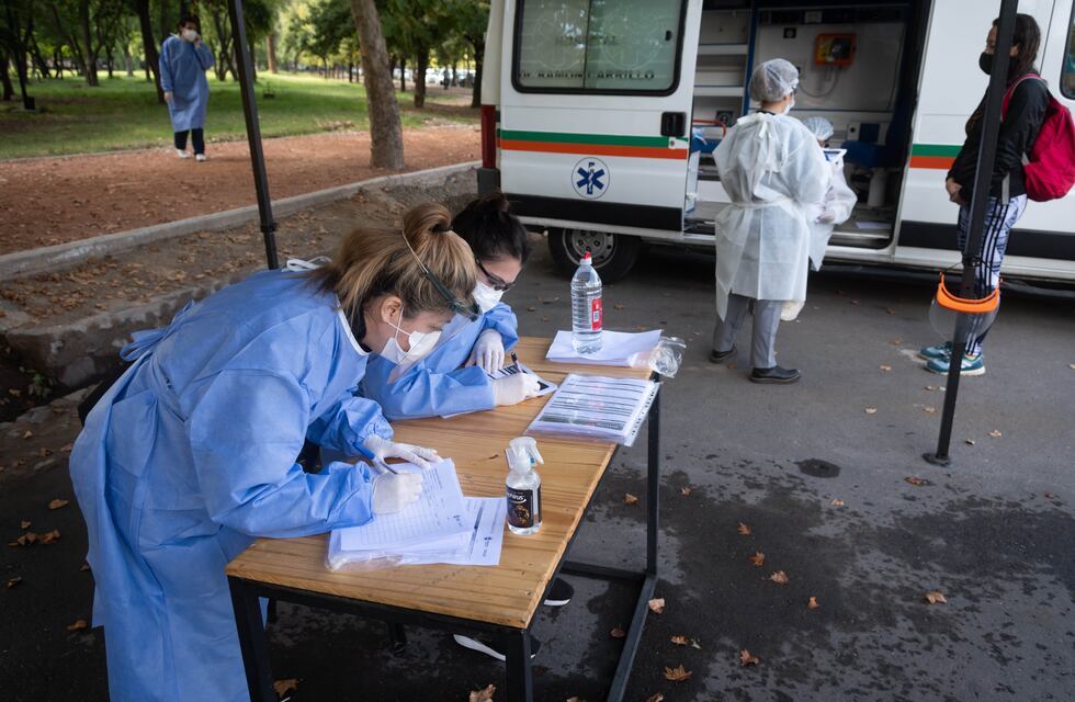 Mendocinos concurren a los sitios de hisopado rápido
