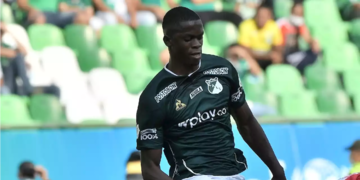 El volante colombiano de 24 años Andrés Felipe Colorado, cerca de Belgrano (La Voz).