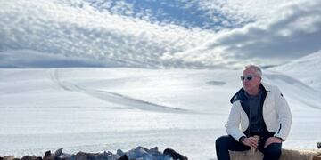 Marley esquió, tomó cerveza en la nive y se dio un chapúzón en las aguas termales en plena cordillera.