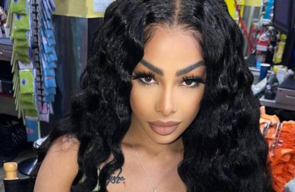 Yailin “la más viral” paseó en microbikini en una moto acuática con Anuel: “Con papi”