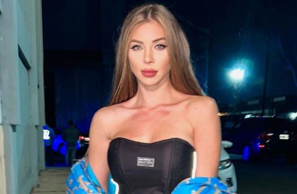 Romina Malaspina conquistó corazones con un minivestido con aberturas desde Miami